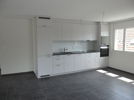 Beautiful & modern 3.5 room apartment with balcony (built in 2015) in Luterbach, Canton SO - Photo 5