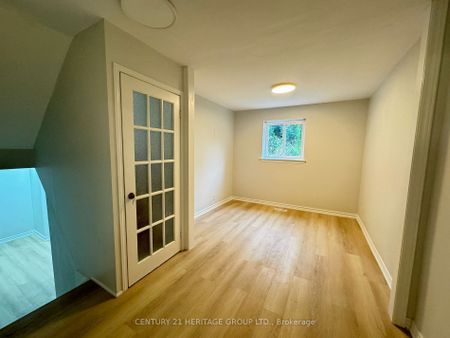 For Lease - 22 Axsmith Crescent, Toronto, Ontario - Photo 3