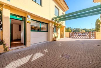 FOR RENT: SPACIOUS AND ELEGANT 4-BEDROOM BUNGALOW FOR LONG TERM