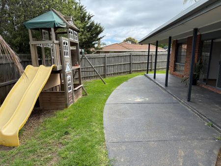 Spacious Family Living on 652m² - Photo 5