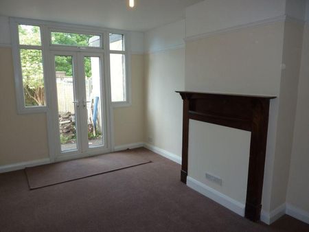 3 bedroom end of terrace house to rent - Photo 2