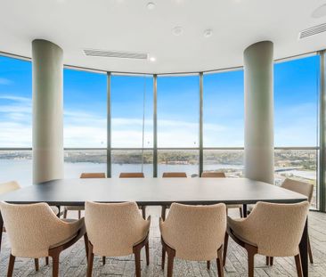 Luxury Three-Bedroom Residence in Civic Heart - Photo 2