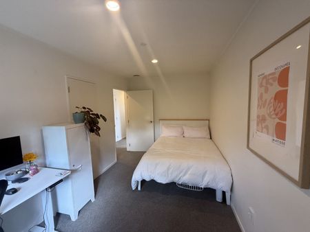 WhatÃ¢€™s Not to Love! Private, Beautiful Gardens & Room for the Whole Family - Photo 5