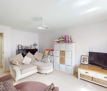 3 bedroom end of terrace house to rent - Photo 2