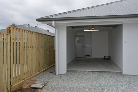 FULLY SECURE & PERFECT FOR A FAMILY. LESS THAN TWO YEARS OLD - Photo 2