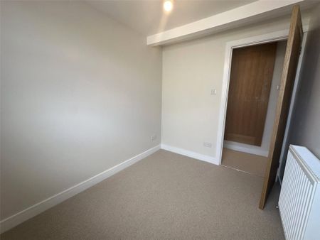 3 bedroom end of terrace house to rent - Photo 4