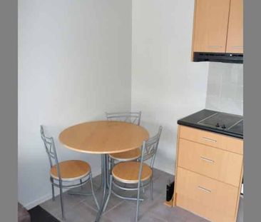 Large bedroom in 4 bedroom shared apartment. - Photo 5