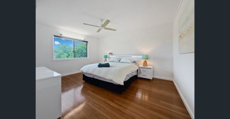 🏡 Move-In Ready Furnished Rental – Views, Yard & Double Garage - Photo 5