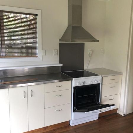 Welcoming home steps away from Isel Park - Photo 4