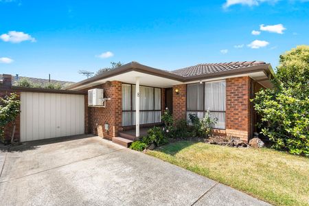 Spacious 2 Bedroom Home with Fabulous Outdoor Area! - Photo 3
