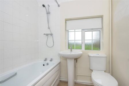 3 bedroom semi-detached house to rent - Photo 3