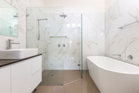Modern four bedroom townhouse in sought after Corlette - Photo 3