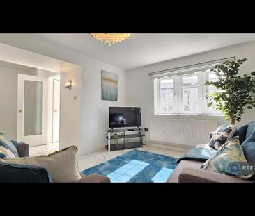 4 bedroom end of terrace house to rent - Photo 1