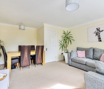Terraced House to rent - Sparkes Close, Bromley, BR2 - Photo 2