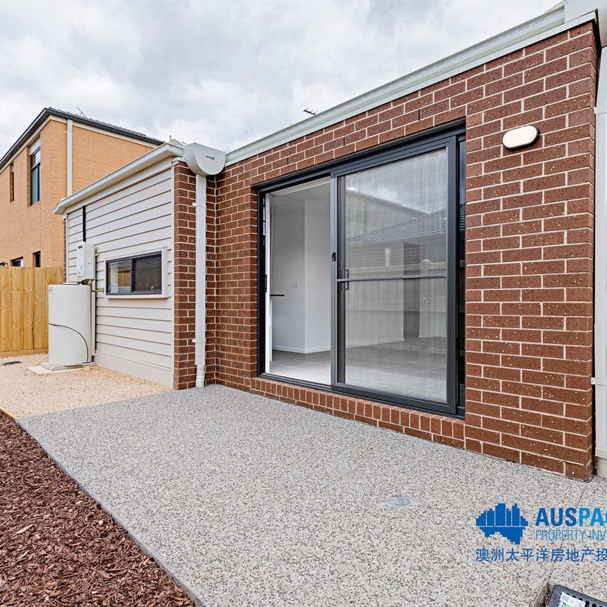 New-ish Family Home in Upper Point Cook! - Photo 1