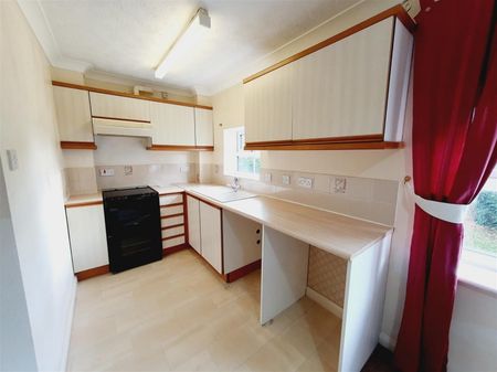 2 Bedroom Flat to Rent in Chatsworth Avenue, Kettering, Northamptonshire, NN15 - Photo 2