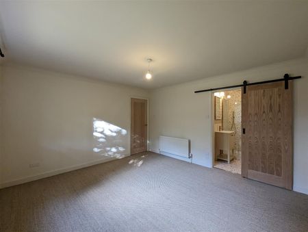 2 Bedroom Flat - Photo 3
