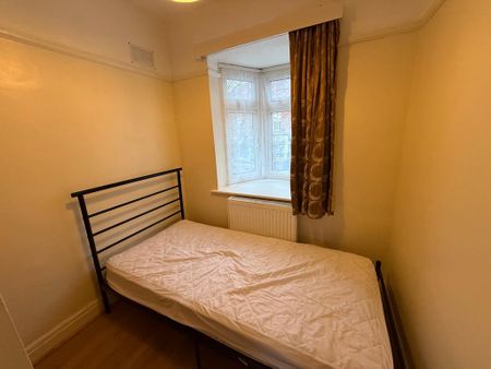 3 bedroom end of terrace house to rent - Photo 4