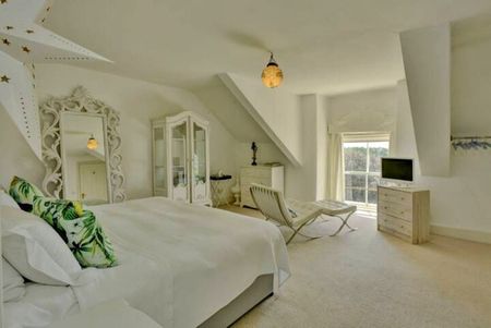 The Chimes - Photo 2