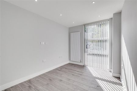 4 bedroom house in Swiss Cottage - Photo 3