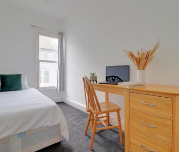 1 bedroom in a house share to rent - Photo 4