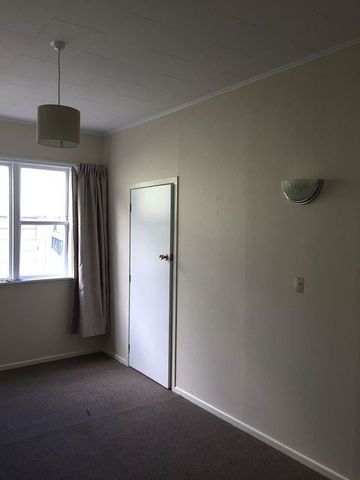 Sunny Large 4 bedroom house - Photo 5