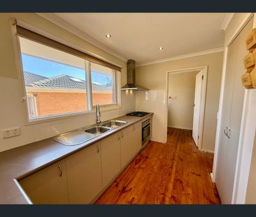 22 Quail Crescent, Melton, Vic 3337 - Photo 2