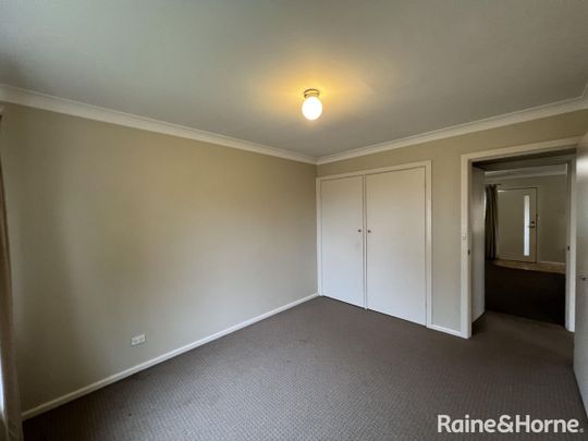 Spacious Two Bedroom Modern Unit - Photo 1