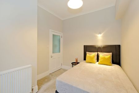 1 Bed Flat, Mount Street, AB25 - Photo 2