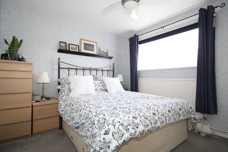 Queendale Court, Woking - Photo 5