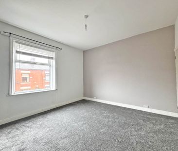 Coalshaw Green Road, Chadderton - Photo 2