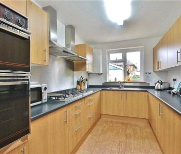 Marsh Lane, Addlestone, Surrey, KT15 1UN - Photo 3