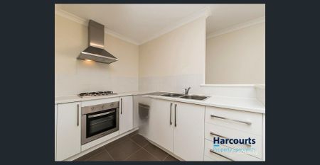 Modern Comfort and Convenience in the Heart of Queens Park - Photo 5