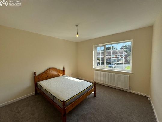 4 bedroom flat to rent - Photo 1