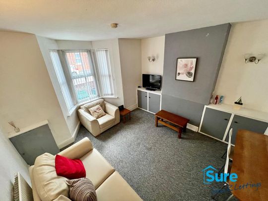 4 bedroom terraced house to rent - Photo 1