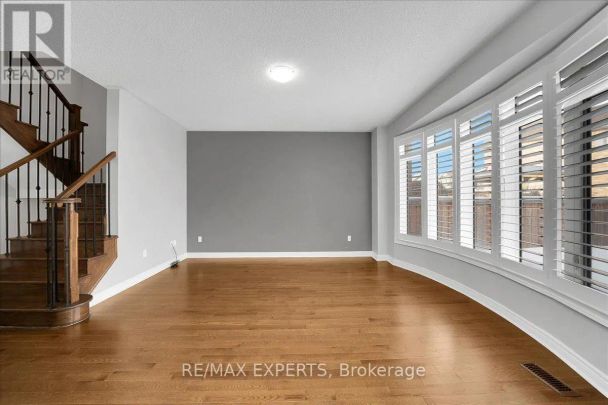 17 FORTIS CRESCENT - Photo 1