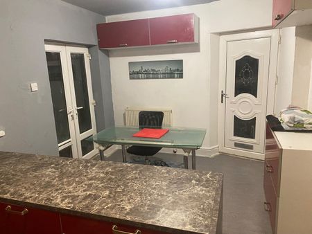 4 Bed Terraced House, The Greenfield, CV3 - Photo 3