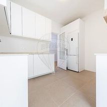 Apartment Modern 4 bedrooms for rent Alvalade Lisboa - balcony, garden - Photo 1