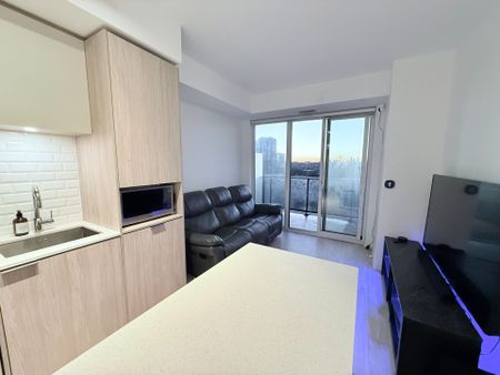 For Lease - 70 Annie Craig Drive Unit# 1110, Toronto, Ontario - Photo 4