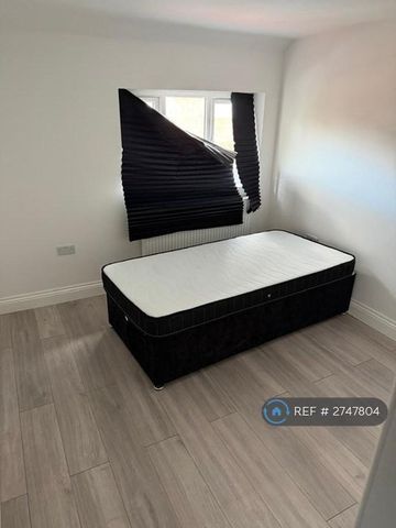 7 bedroom detached house to rent - Photo 3