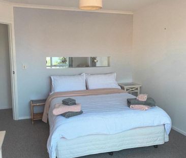 Fully furnished multi-level home - Photo 5