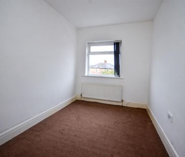 3 bedroom flat to rent - Photo 4