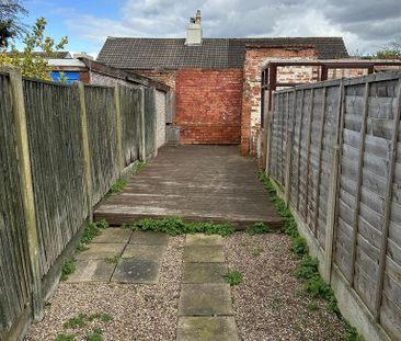 2 bedroom terraced house to rent - Photo 2