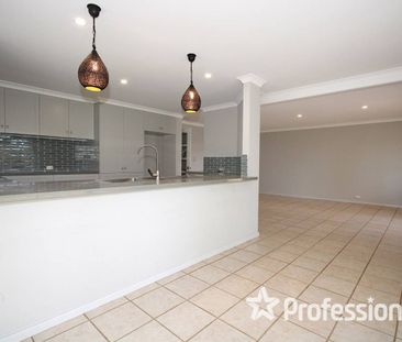 Elegant Double-Storey Home in Prestigious Pelican Point! - Photo 6