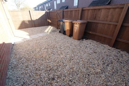 1 bedroom in a house share to rent - Photo 2