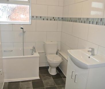 3 bedroom terraced house to rent - Photo 2