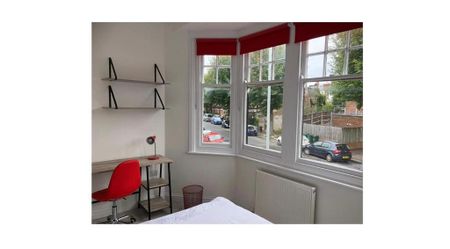 4 bedroom terraced house to rent - Photo 5