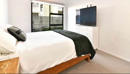 Millwater, 2 Bedroom - Photo 4