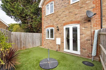 2 bedroom end of terrace house to rent - Photo 5