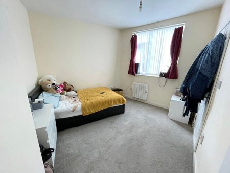1 bedroom in a house share to rent - Photo 4